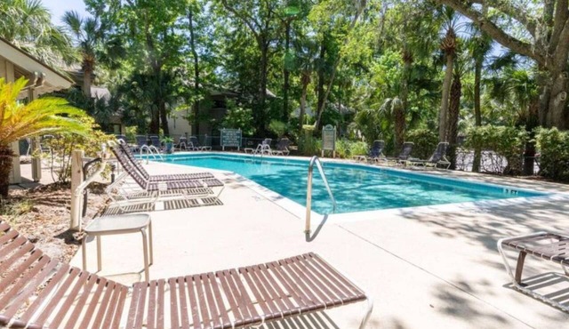 3 BR Townhome Steps From Golf Courses