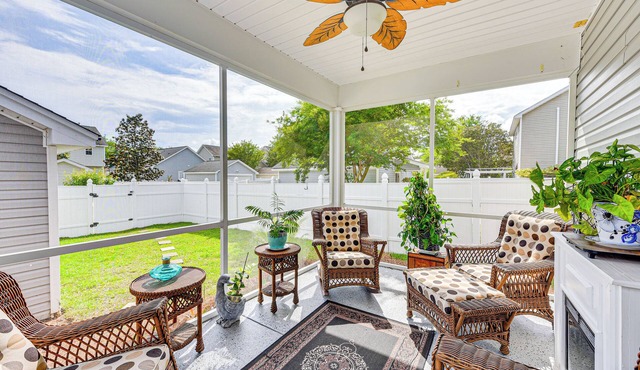 3 Mi to Beaches! Charming Bluffton Escape w/Yard