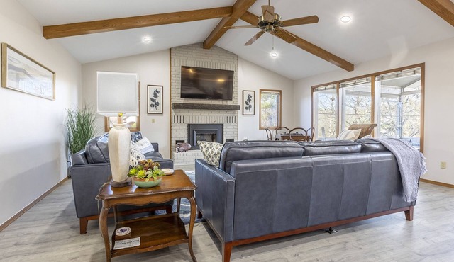 3bd Tranquil Lakefront Escape, Private Dock