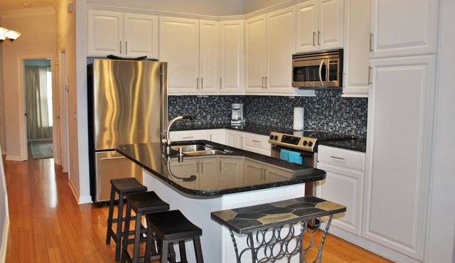 3Br/3ba Townhouse with Garage and Pool access~ Folly Hill