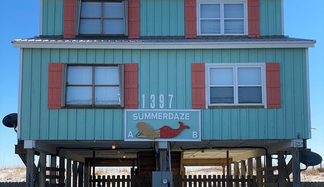 3BR Duplex ON The Beach, Sleeps 11 Comfortably in Gulf Shores