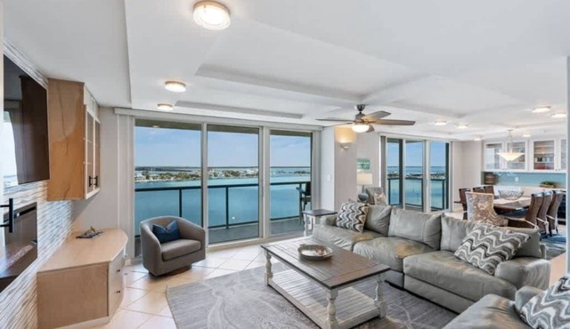 3BR Panoramic Island View + Washer/Dryer ~ Onsite Pool/Grills/Boat Launch in Gulf Breeze