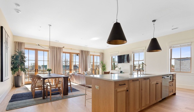 3rd Floor Penthouse: Expansive Private Balcony in Charleston
