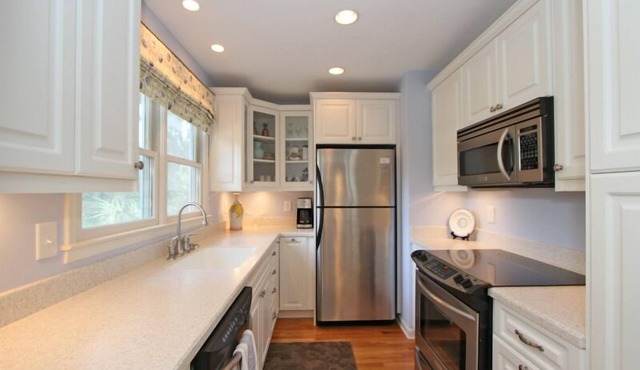 4 bedroom cottage close to the beach!