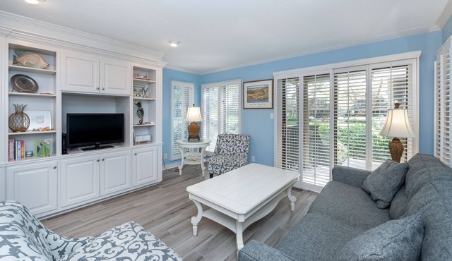4517 Parkside: $250 Beach Gear/Bike Credit, 2BR Villa with Screened Porch