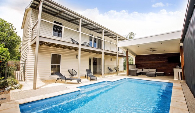 4BR * 2 BA * Sleeps 10 * Pool * Close to Town & Boat Ramp in Echuca