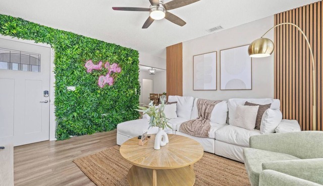 4BR Oasis | Jacuzzi/Gym & Game room | Sleeps 12! in Tampa