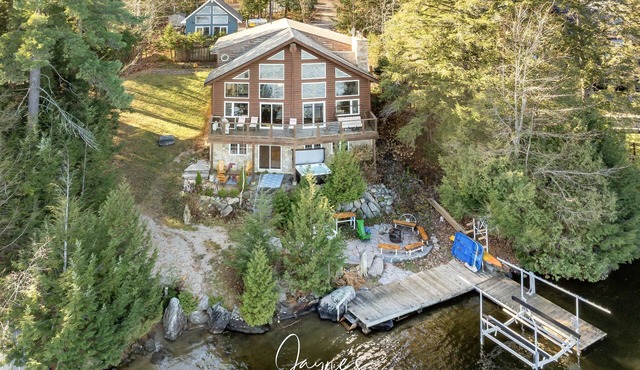 5+bed 4 bath on Lake Muskoka in Gravenhurst