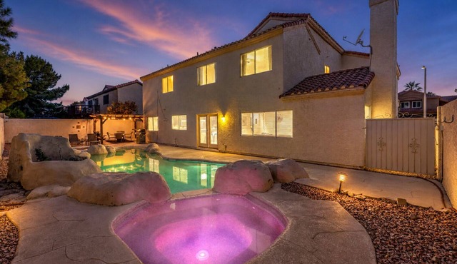 5 BR! Amazing Pool & Spa Retreat 15 Min to Strip in Henderson