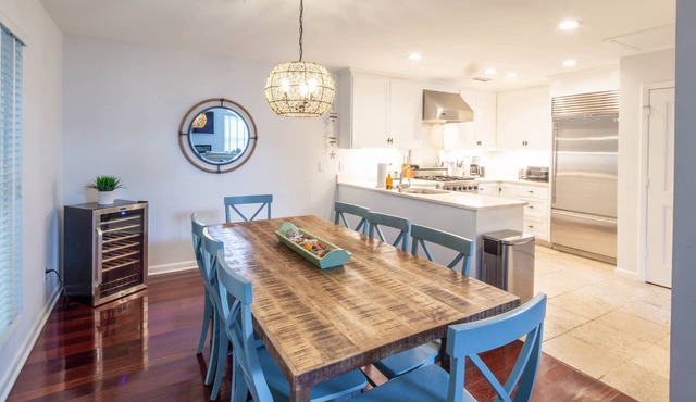 5 Min. Walk to Beach! Happy & Playful Beach Retreat w/Renovated, Top of the Line Kitchen & Sunroom