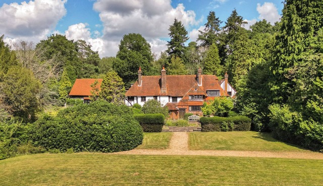 6 bedroom accommodation in East Grinstead in East Grinstead