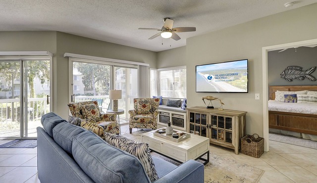 606 Barrington Park is less than 100 yards to beach with an oceanfront pool.