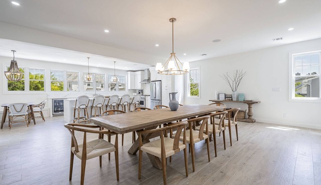 7 Bed/4 Bath, Salt Water Pool, Walk to beach/boardwalk in Point Pleasant Beach