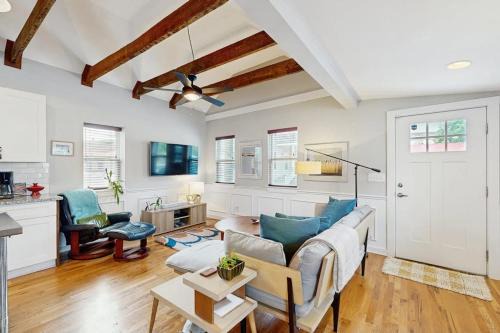 9 1 2 F Street - 30 Day Rental