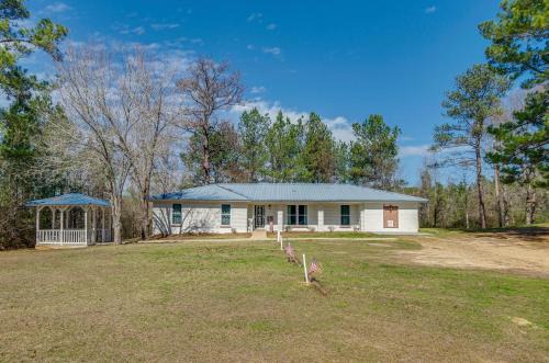 9 Mi to Water Park: Silver Creek Gem w/Fireplace! in Prentiss