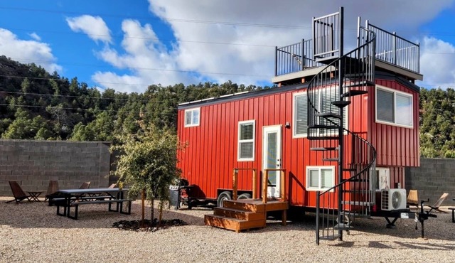 Access Zion and Bryce! Tiny Home with Rooftop Deck, Hot Tub, and Epic Views in Apple Valley