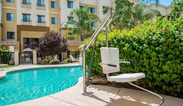 Accessible 2BR Suite w/Pool + Daily Breakfast in Glendale