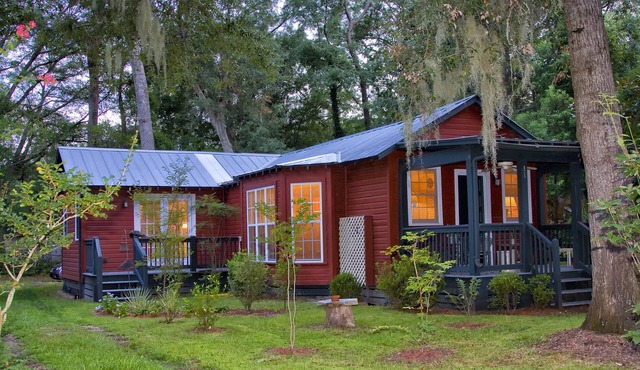 Adorable 2 Bed, 2 Bath Cottage in Historic Beaufort 30 Day Minimum Stay