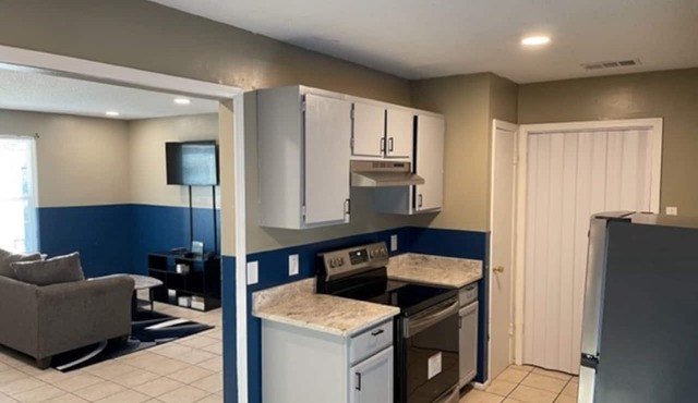 Amazing 2 bed/2 bath apartment 9 mins from LSU - King Size Beds