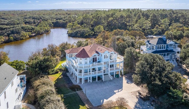 Angel of the Isle - Pine Island, Short Walk to beach, Sits on 10 Acre Pond, Pool, Hot Tub, Pets OK