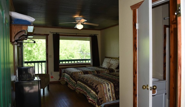 Anglers Riverfront Motel in Mountain View