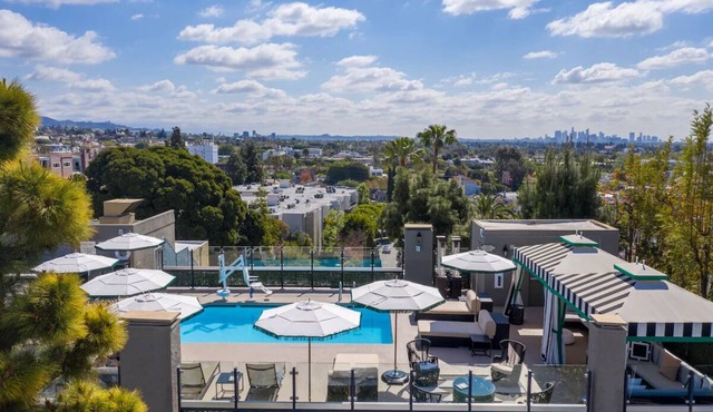 Appreciate the Beauty of Hollywood l 2 Pet-friendly Suite w/Pool Access in West Hollywood