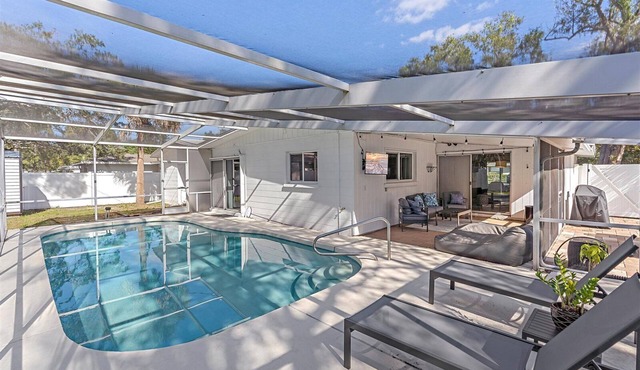 Bahama Breeze | Private Pool w/Patio + Outdoor TV! in Sarasota