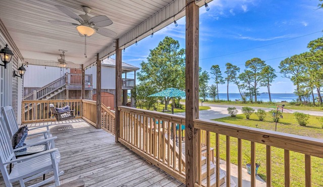 Bayfront Home with Kayaks, Paddleboards and Bikes in Dauphin Island
