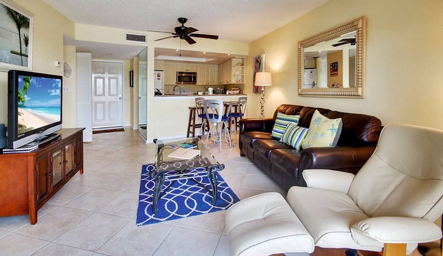 Bayfront, Hot Tubs, Pool, Updated Condo Near pool! Land's End 1-304