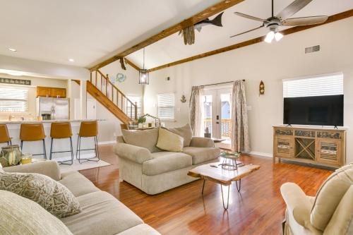 Bayou Bliss: Barataria Waterfront Getaway w/Dock!