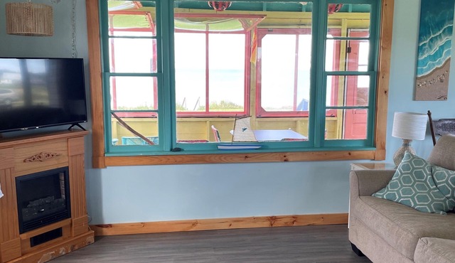 Beach-front 3 bedroom cottage with private access to a family-friendly beach. in Little Shemogue
