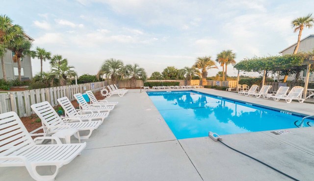 Beach house villa! Screened in porch, with views!