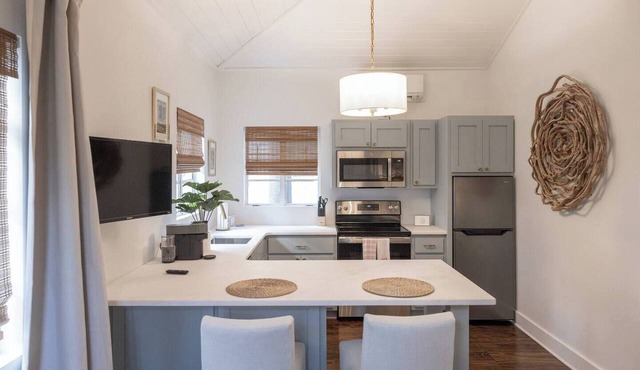 Beautiful 1BR · Near Fort Jackson & Devine St