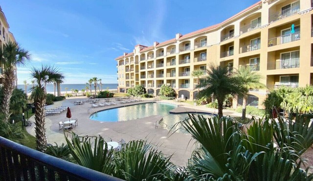 Beautiful 2 bedroom poolside condo with majestic beach view in Harrison County