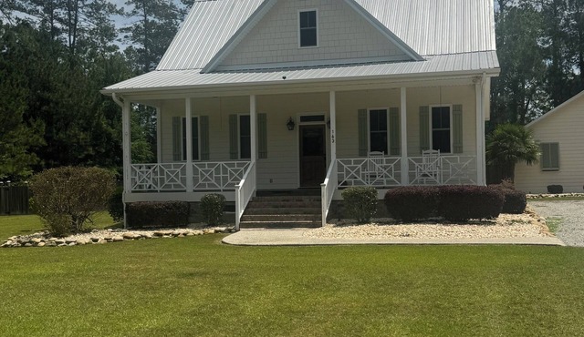 Beautiful 3-bedroom house in enchanting Eutawville in a Spacious Gated Community