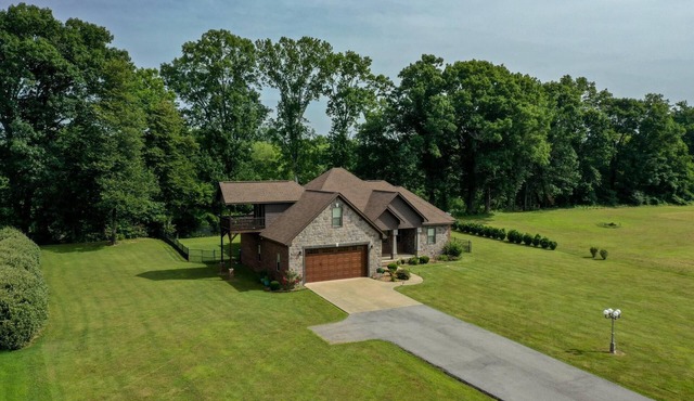 Beautiful House on the River! Book now for Spring & Summer 2025!