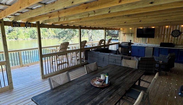 Beautiful Waterfront Camp in Baton Rouge