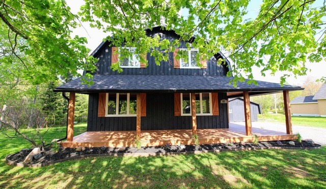 Black Barn Family Beach House in Beaubassin-est