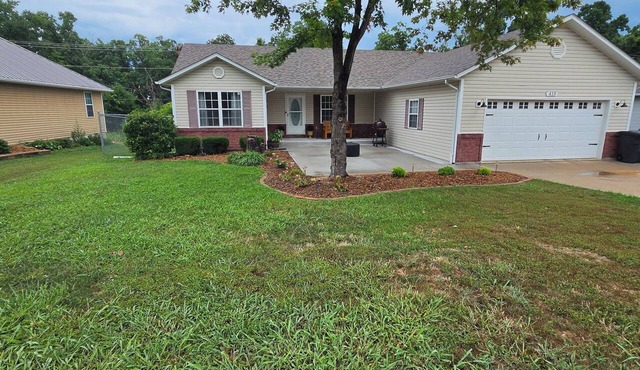 Blue heron INN 3-bedroom home 2.2miles from FLW! in Saint Robert