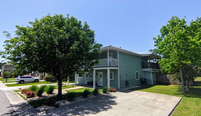 *Blue Palm Townhome* w/Gulf view/Walk to beach/seafood in Gulfport