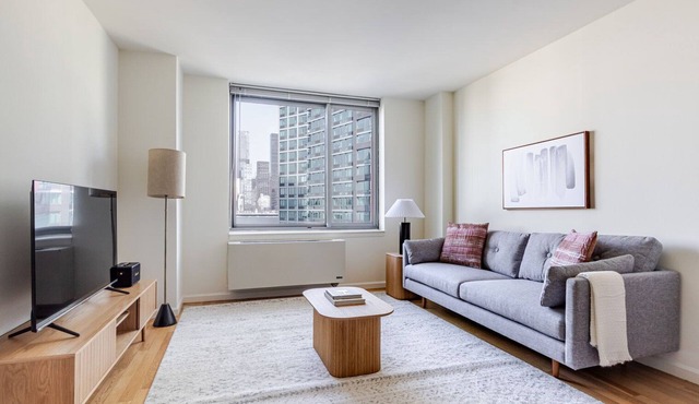 Blueground | LIC, pool & gym, nr parks in New York