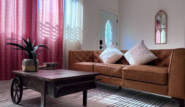 Boho luxury 2 master suites, huge yard in Alhambra