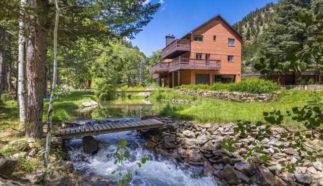 Boulder Luxury Getaway 7 acres River & Pond in Boulder