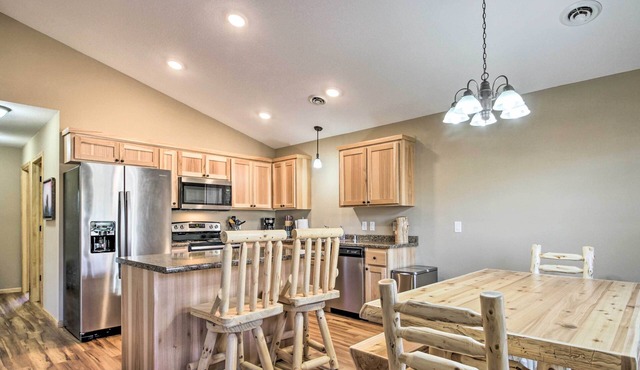 Breezy Point Cabin w/Fire Pit - Walk to Lake in Breezy Point
