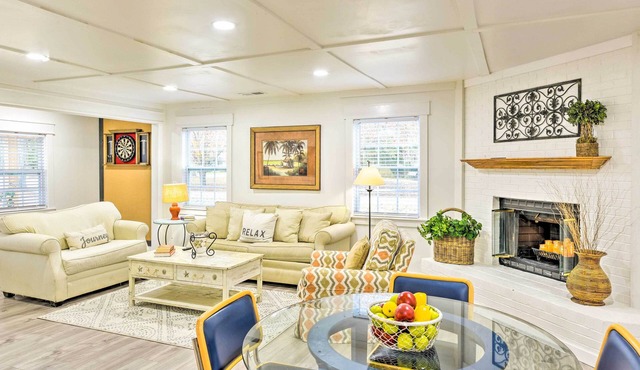 Bright Beaufort Home w/Porch & Fire Pit!