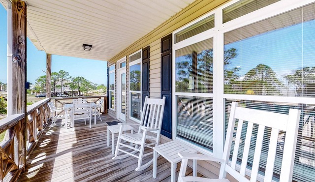 Bright duplex with two full kitchens, large decks, and private washer/dryers in Dauphin Island