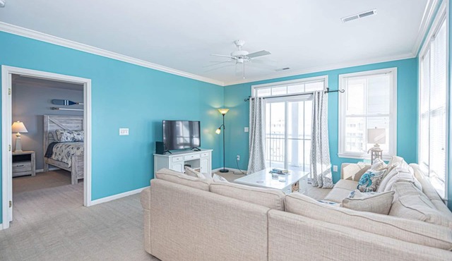 Bright, modern 3-bedroom luxury condo in gated community, free WiFi, private bayside beaches, an indoor and outdoor pool, and more located midtown and a couple blocks to the ocean! in Ocean City