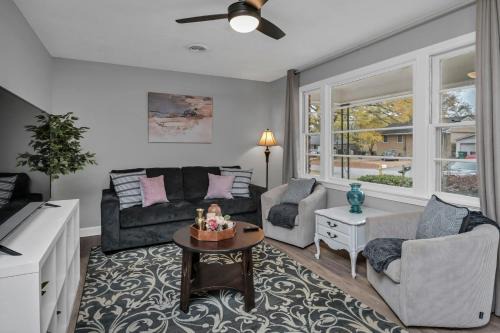 Bright Renovated 3BR Near Town