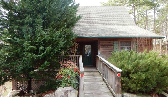 C12 - Luxury, loft, log-sided two bedroom Harbor North cottage on Lake Ouachita