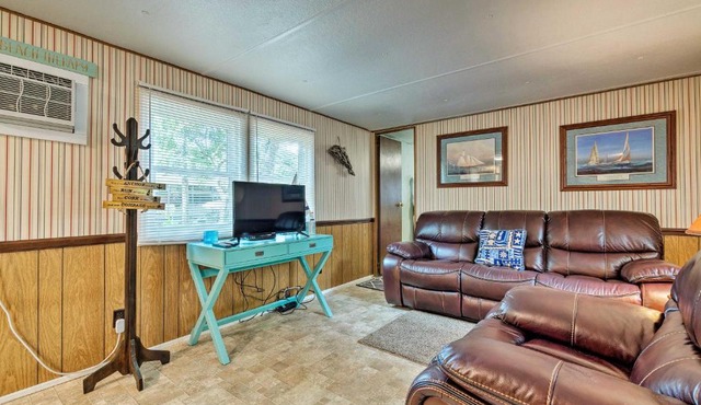 Cabin w/Fire Pit, Walk to Steinhatchee River! in Steinhatchee